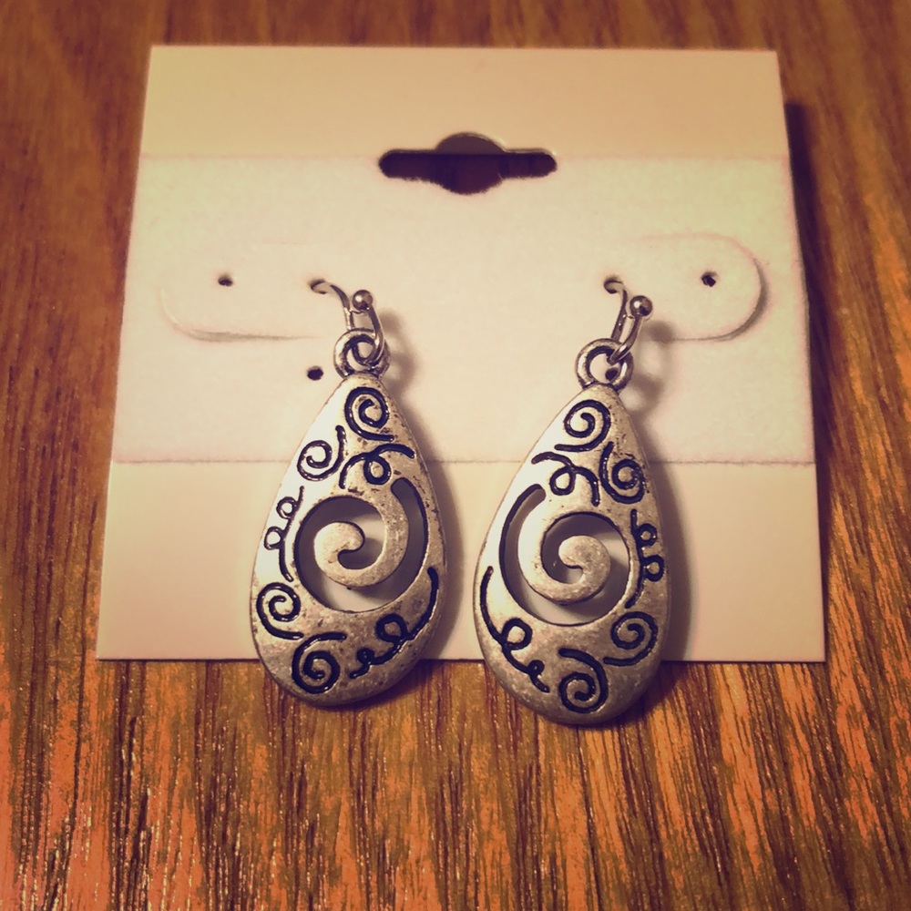 Lia Sophia- Earrings